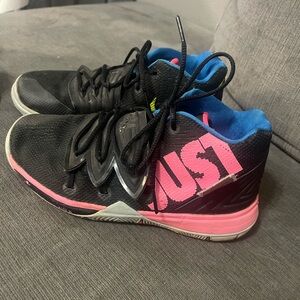 Nike Kyrie 5 GS Kids' Youth Basketball size 2y